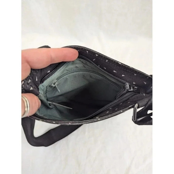 Dakine slim crossbody travel bag, black with white triangle pattern P5 - Picture 4 of 7